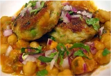 Aloo Tikki w Chaana